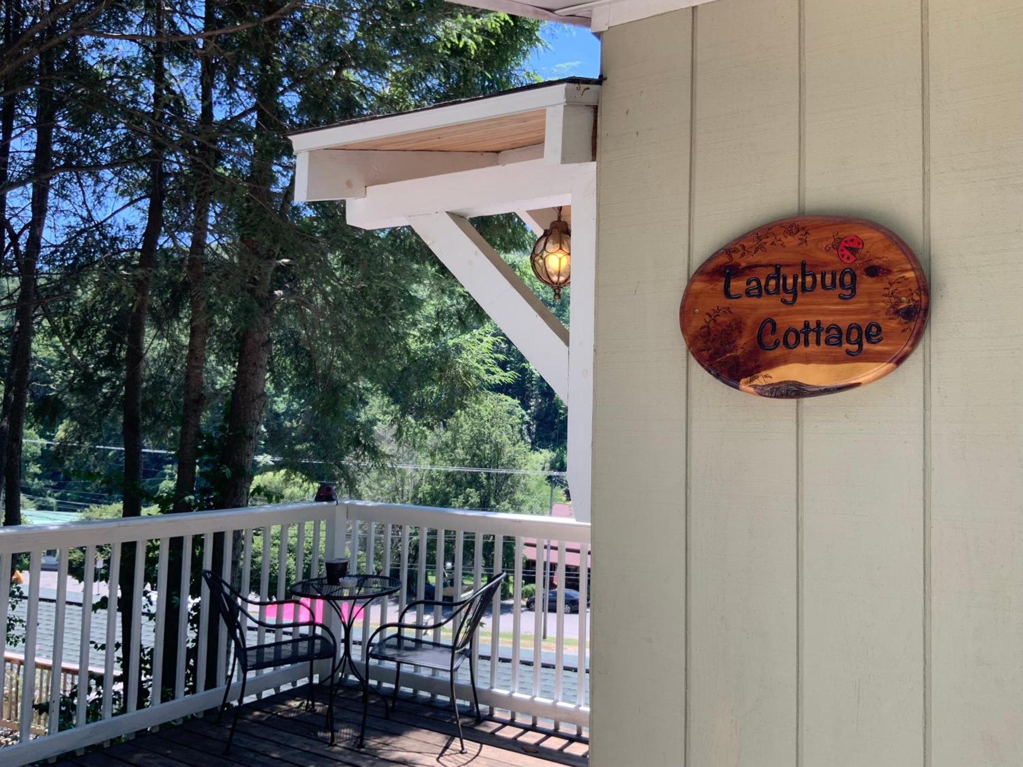 The Chimney Rock Inn & Cottages מראה חיצוני תמונה