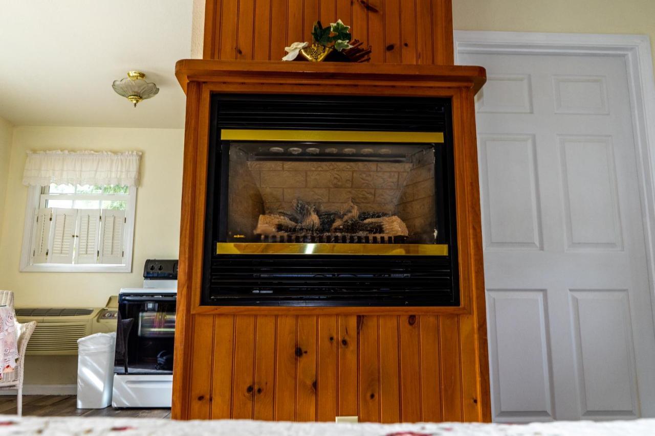 The Chimney Rock Inn & Cottages מראה חיצוני תמונה