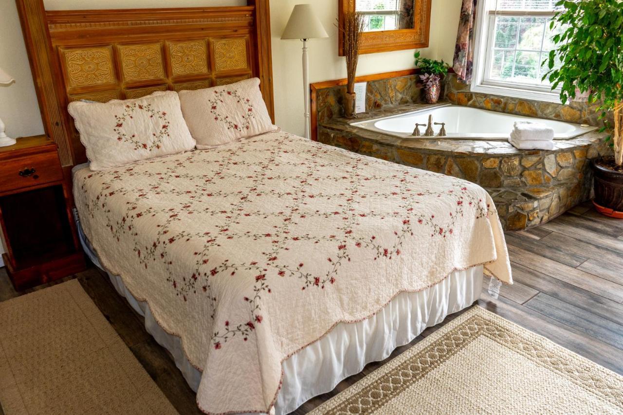 The Chimney Rock Inn & Cottages מראה חיצוני תמונה