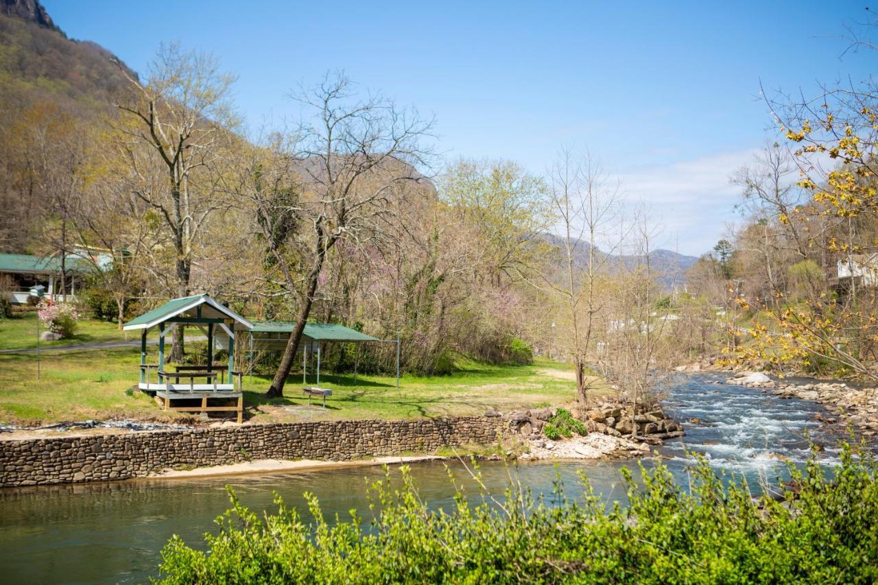 The Chimney Rock Inn & Cottages מראה חיצוני תמונה