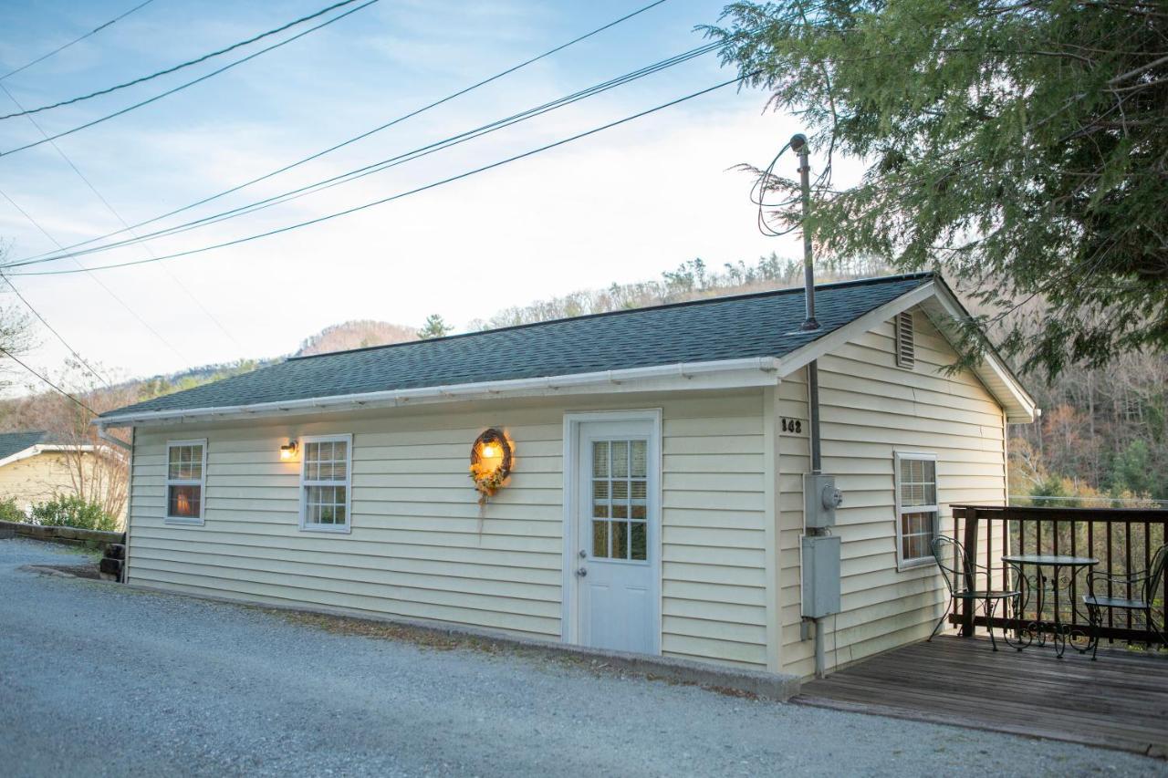 The Chimney Rock Inn & Cottages מראה חיצוני תמונה