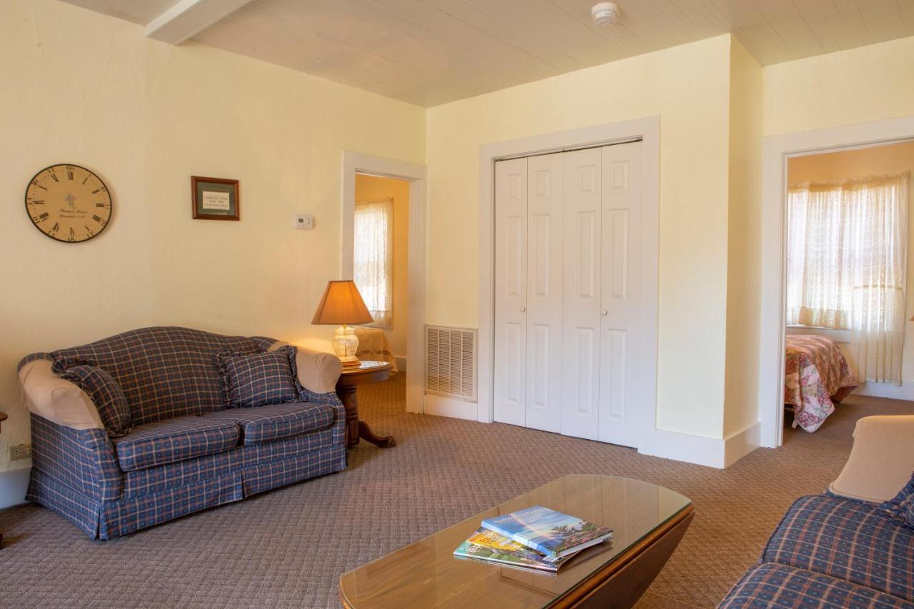 The Chimney Rock Inn & Cottages מראה חיצוני תמונה